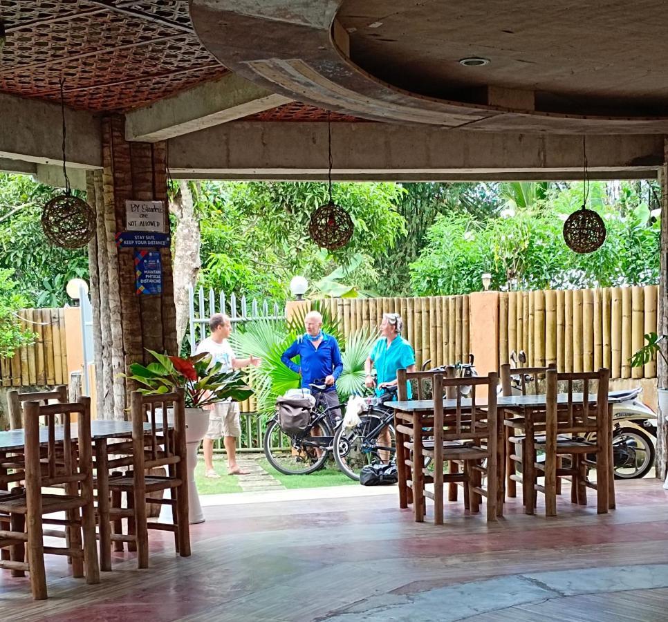 Greenhut Pension & Bar Jagna エクステリア 写真